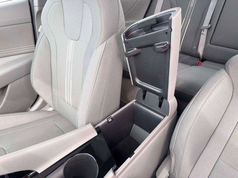 New 2026 Hyundai Elantra SEL Sport FWD image 18