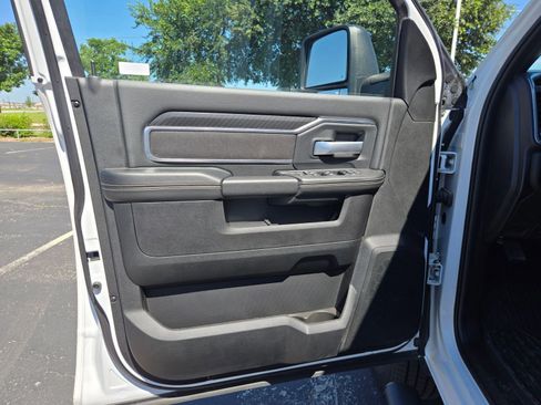 Used 2025 RAM 2500 Laramie AWD/4WD image 12