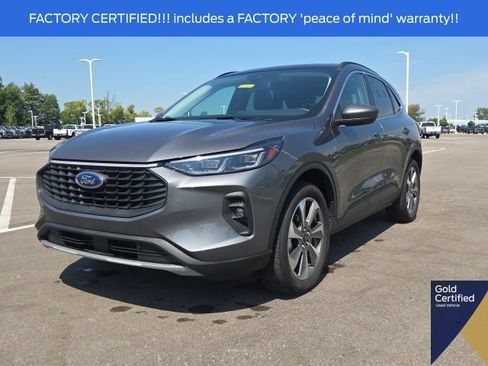 Used 2025 Ford Escape Platinum AWD/4WD image 2