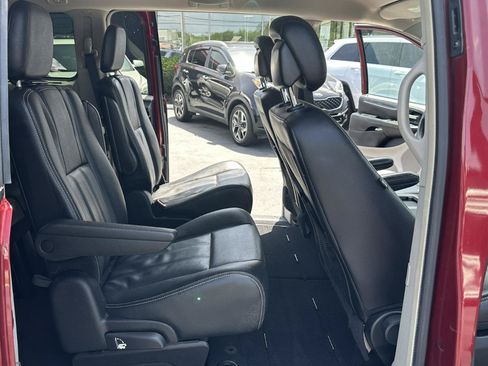 Used 2016 Chrysler Town & Country Touring w/ Driver Convenience Group FWD image 43