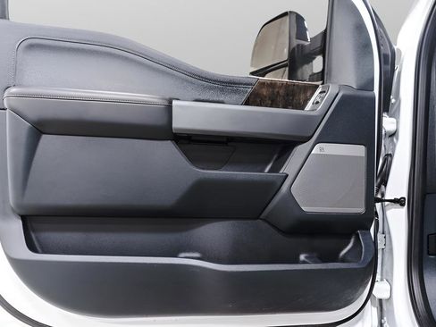 Used 2025 Ford F250 Lariat w/ Black Appearance Package image 26