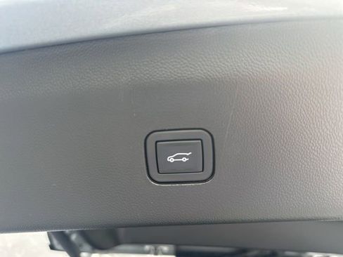 Used 2024 Buick Enclave Premium image 8