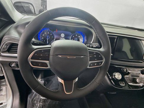New 2027 Chrysler Pacifica Select AWD/4WD image 5