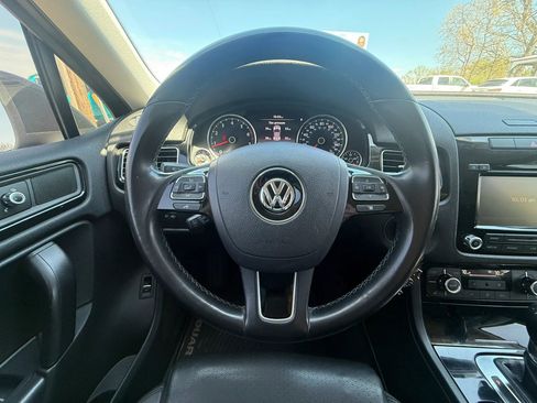 Used 2013 Volkswagen Touareg Sport image 10