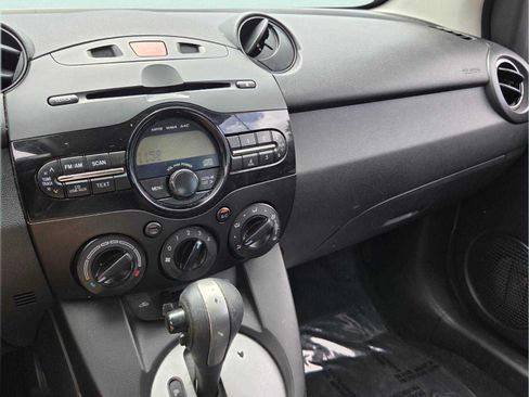 Used 2014 MAZDA MAZDA2 Sport FWD image 31