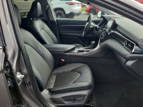 Used 2021 Toyota Camry XSE FWD image 17