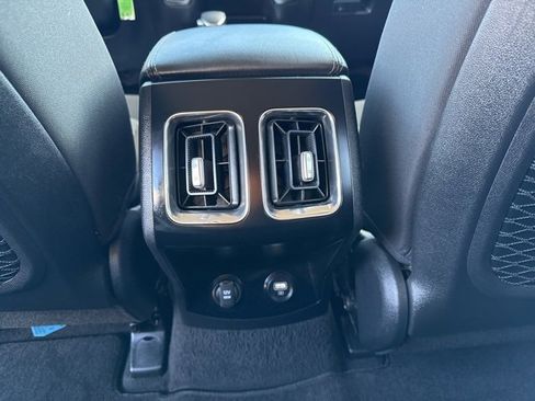 Used 2023 Kia Sorento LX image 36