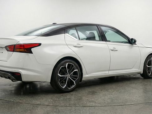 Used 2025 Nissan Altima 2.5 SR FWD image 9