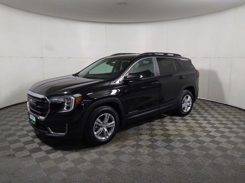 Used 2022 GMC Terrain SLE w/ Driver Convenience Package AWD/4WD image 2