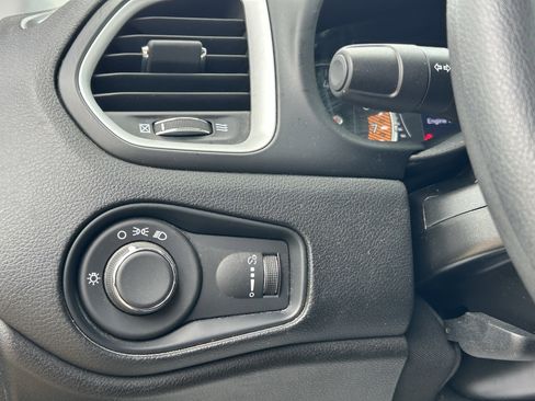 Used 2021 Jeep Renegade Sport AWD/4WD image 16