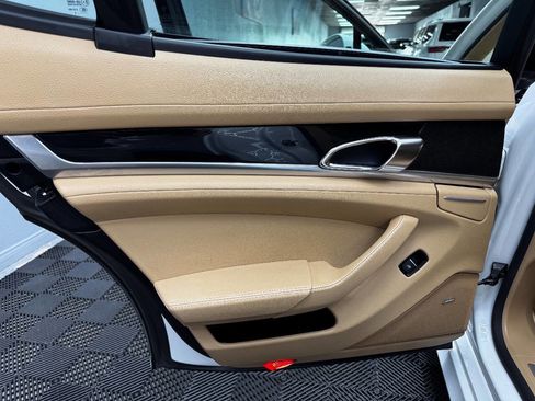 Used 2015 Porsche Panamera 4 image 45