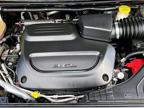 Used 2019 Chrysler Pacifica Limited FWD image 31