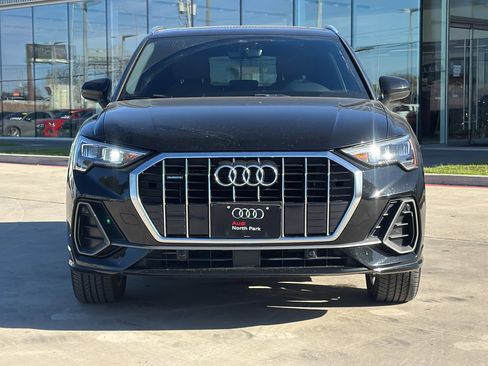 Used 2020 Audi Q3 2.0T Premium w/ Convenience Package image 2
