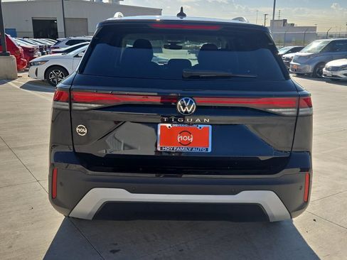 Certified 2025 Volkswagen Tiguan S FWD image 10
