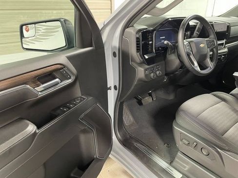 Used 2024 Chevrolet Silverado 1500 LT AWD/4WD image 10