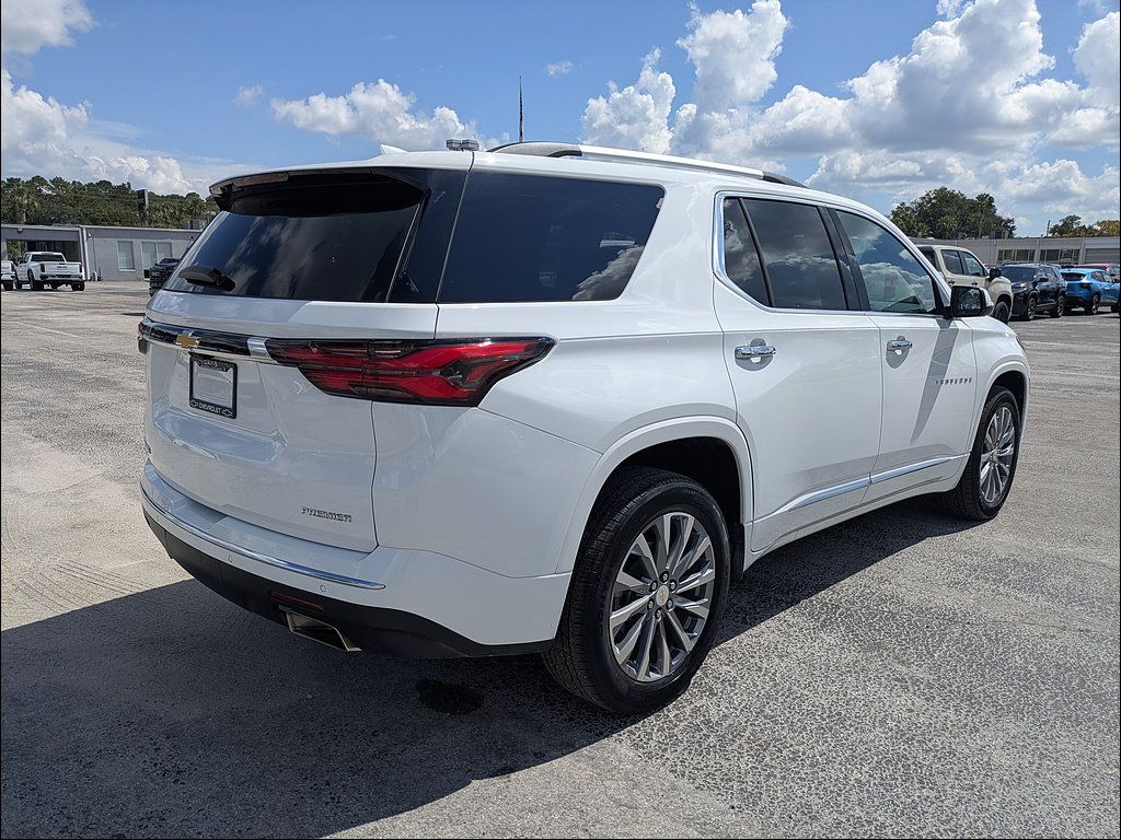 Used 2023 Chevrolet Traverse Premier FWD image 7