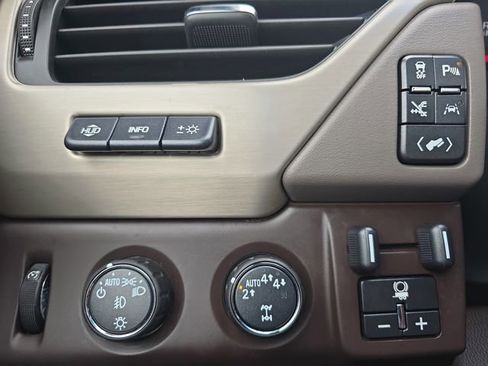 Used 2018 GMC Yukon XL Denali w/ Denali Ultimate Package AWD/4WD image 29