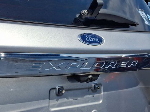 Used 2020 Ford Explorer XLT w/ Equipment Group 202A AWD/4WD image 9