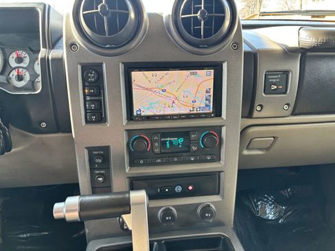 Used 2003 HUMMER H2 w/ Preferred Equipment Group image 22