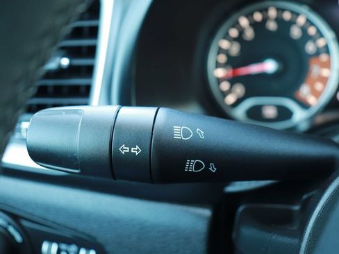 Used 2021 Jeep Renegade Latitude FWD image 20
