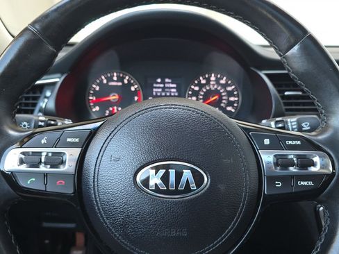 Used 2017 Kia Cadenza Premium w/ Luxury Package FWD image 27