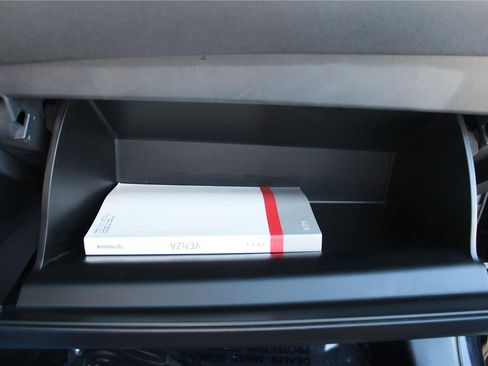 Used 2023 Toyota Venza XLE image 49