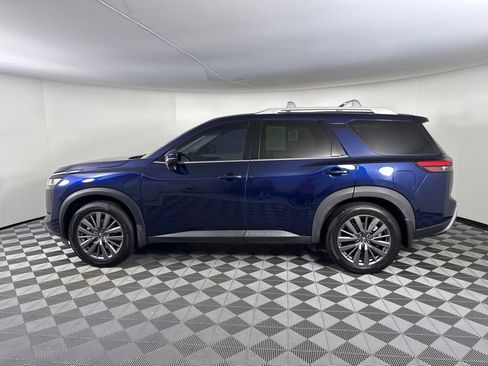 Used 2023 Nissan Pathfinder SL w/ SL Premium Package AWD/4WD image 2