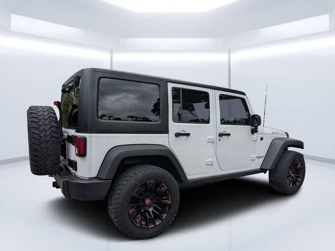 Used 2016 Jeep Wrangler Unlimited Rubicon w/ Connectivity Group AWD/4WD image 3