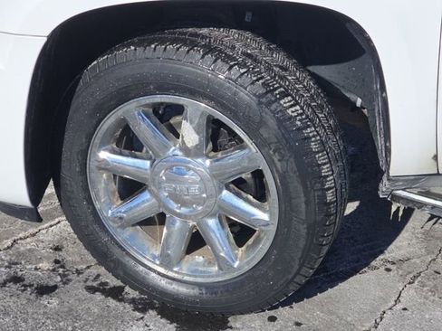 Used 2014 GMC Yukon Denali image 25