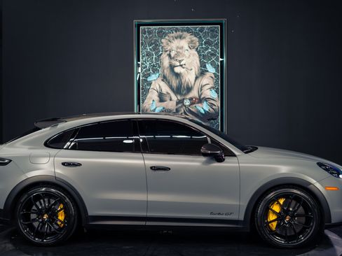 Used 2023 Porsche Cayenne Turbo GT AWD/4WD image 3