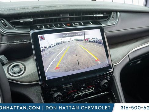 Used 2023 Jeep Grand Cherokee Limited w/ Black Appearance Package AWD/4WD image 9