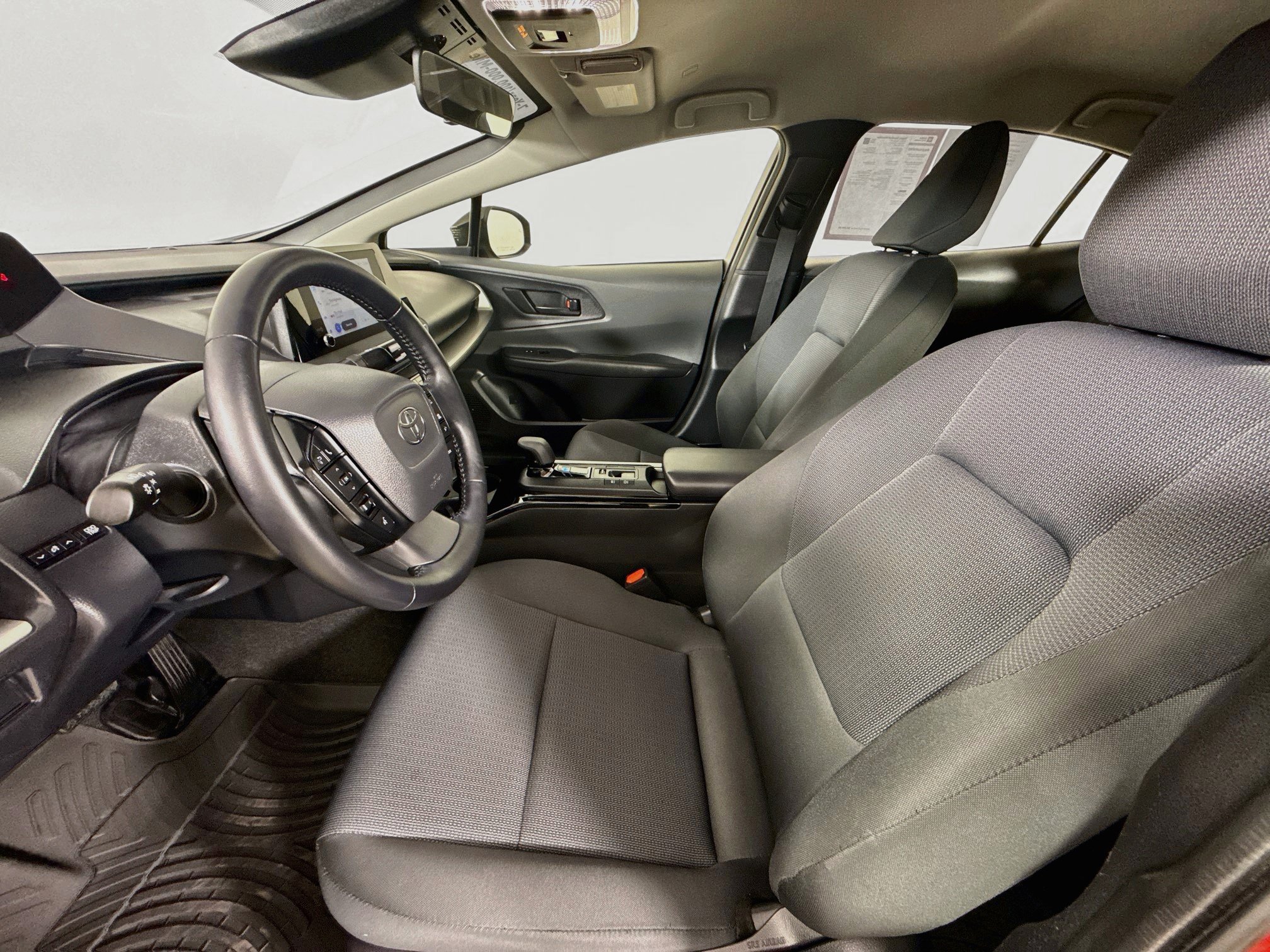 Certified 2025 Toyota Prius LE FWD image 21