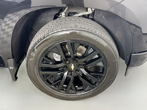 Used 2022 Chevrolet Silverado 1500 High Country w/ Technology Package image 32