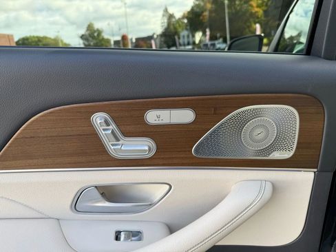 Used 2020 Mercedes-Benz GLS 450 4MATIC image 28