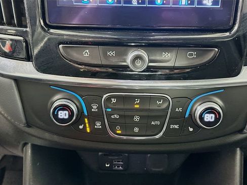 Used 2021 Chevrolet Traverse LT w/ LT Premium Package image 15