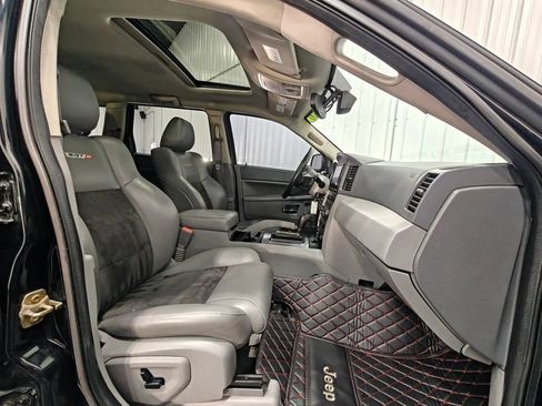 Used 2006 Jeep Grand Cherokee SRT8 w/ SRT Option Group I AWD/4WD image 21