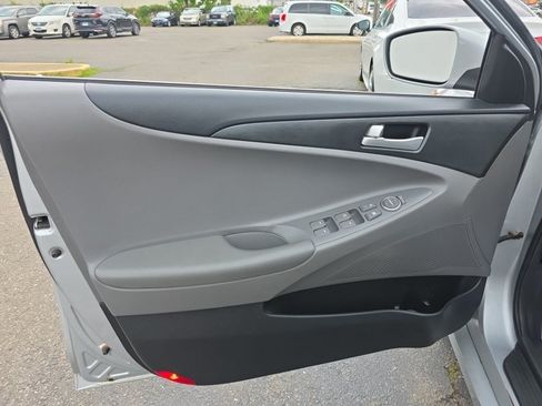 Used 2011 Hyundai Sonata GLS FWD image 12