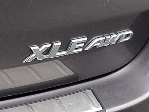 Used 2014 Toyota Highlander XLE image 32