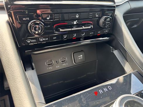 New 2025 Jeep Grand Cherokee Limited w/ Black Appearance Package image 32