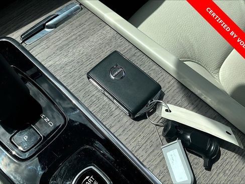 Certified 2023 Volvo XC90 B6 Plus image 13