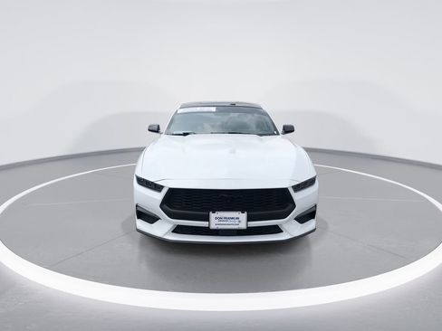 Used 2024 Ford Mustang Coupe RWD image 3