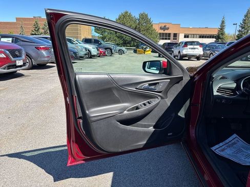 Used 2018 Chevrolet Malibu LT w/ Leather Package FWD image 20