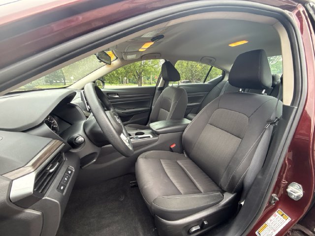 Used 2025 Nissan Altima 2.5 SV FWD image 24