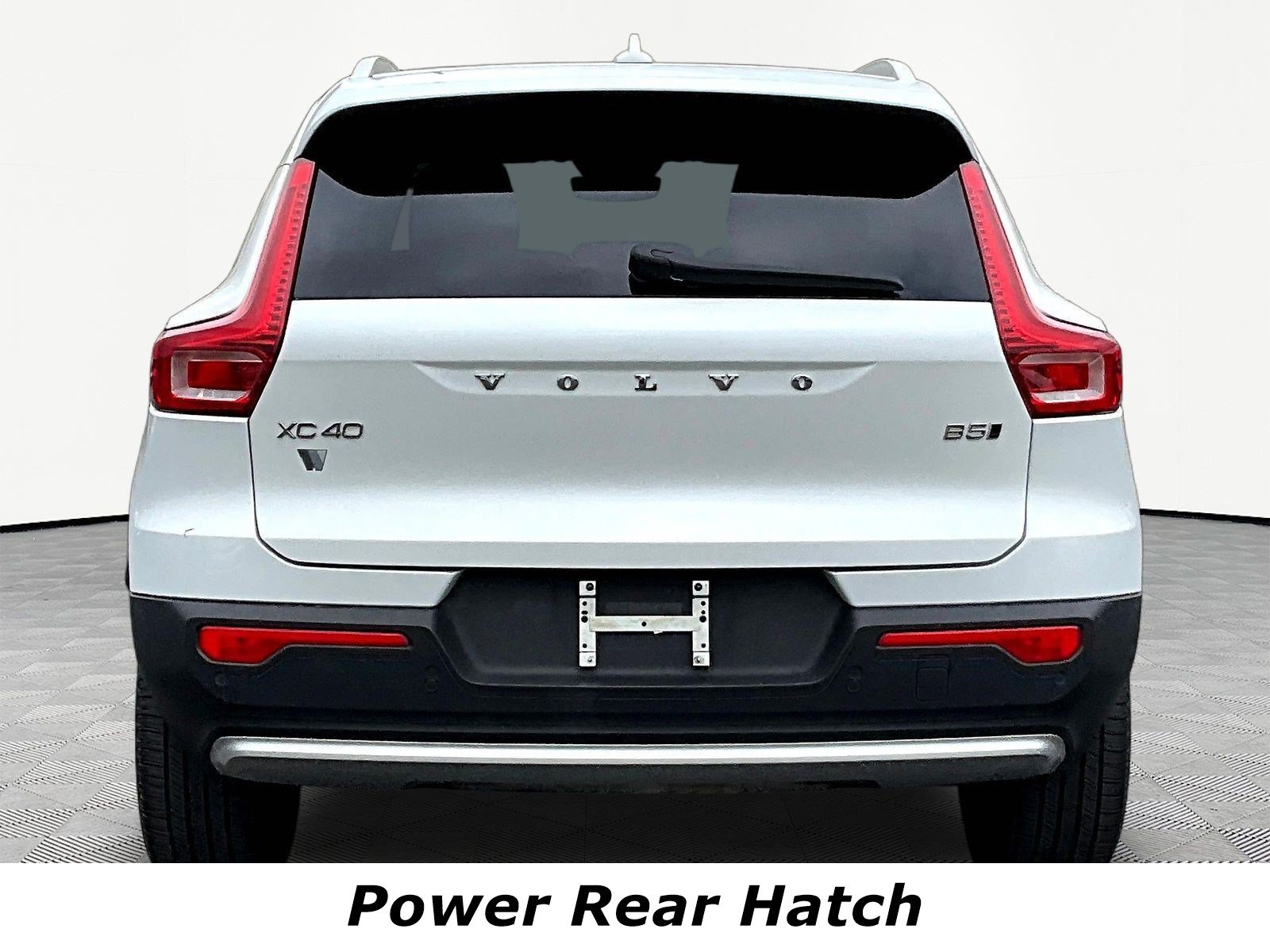 Used 2023 Volvo XC40 B5 Core AWD/4WD image 5
