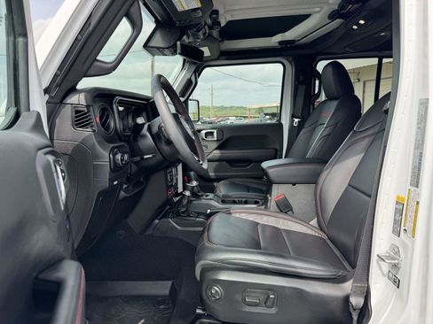 Used 2024 Jeep Gladiator Rubicon w/ Technology Group AWD/4WD image 27