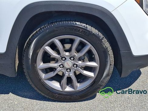 Certified 2023 GMC Terrain SLT FWD image 8