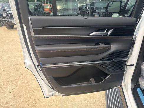 New 2026 Jeep Grand Wagoneer Summit AWD/4WD image 26