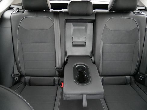 Used 2024 Volkswagen Taos SE w/ Panoramic Sunroof Package image 13