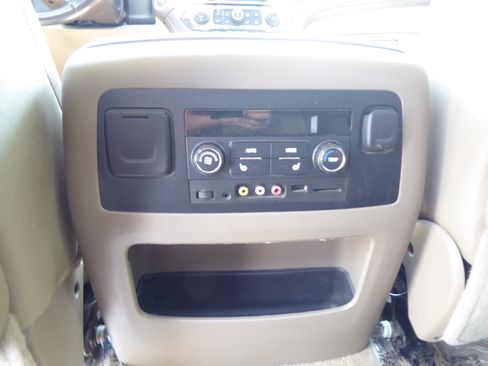 Used 2015 Chevrolet Suburban LTZ AWD/4WD image 15