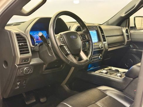 Used 2019 Ford Expedition XLT w/ Equipment Group 202A AWD/4WD image 13